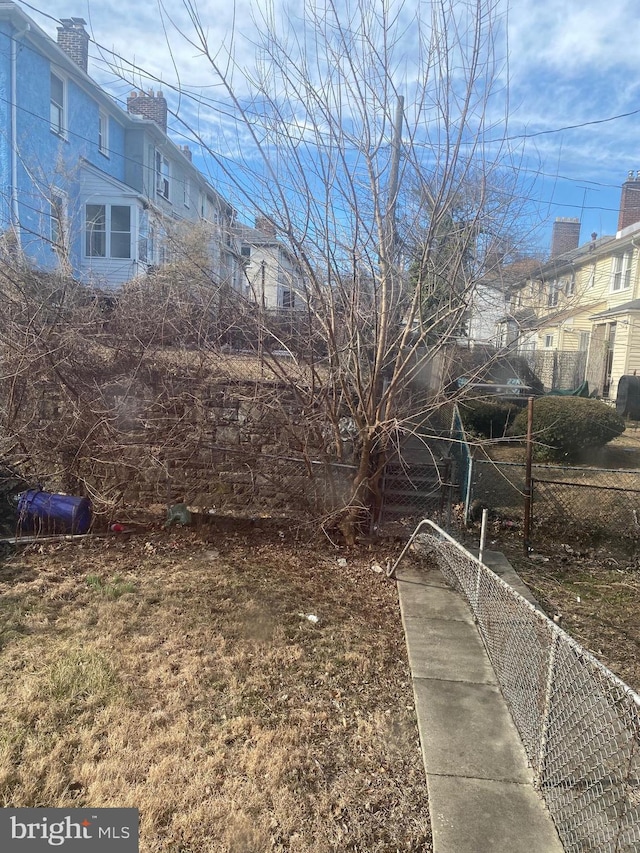 view of yard featuring fence