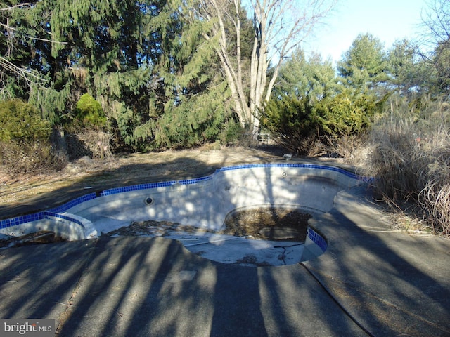 view of pool with a pool with connected hot tub and a patio