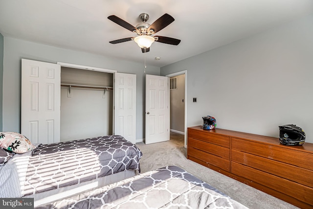 carpeted bedroom featuring visible vents, a ceiling fan, a closet, and baseboards