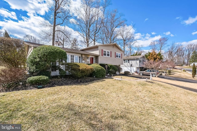 view of front of property with a front yard