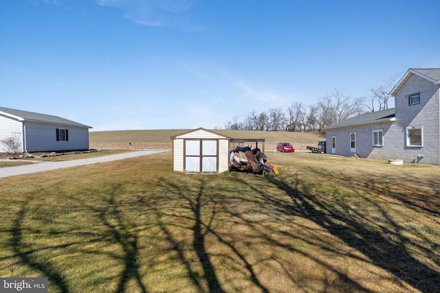 view of yard featuring a storage unit and an outdoor structure