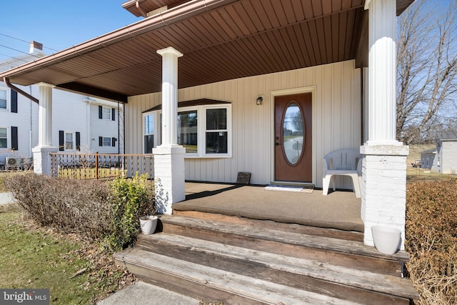 property entrance featuring a porch