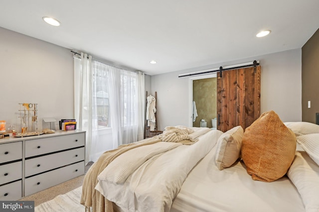 bedroom featuring carpet, a barn door, and recessed lighting