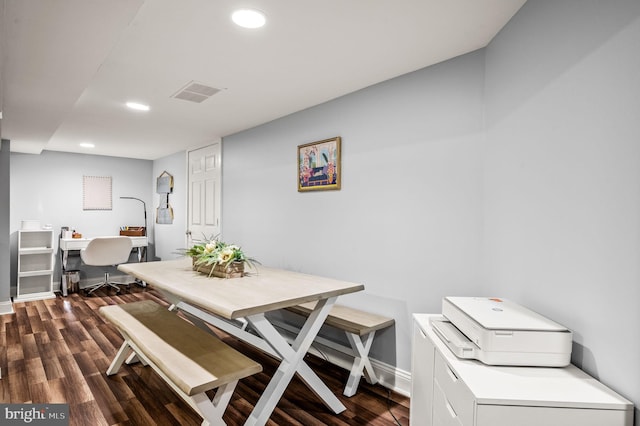 dining space with dark wood-type flooring, recessed lighting, visible vents, and baseboards