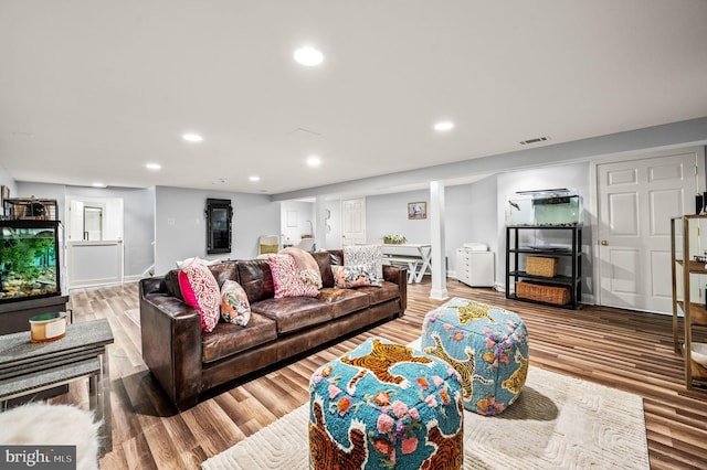 living area featuring recessed lighting, wood finished floors, visible vents, and baseboards