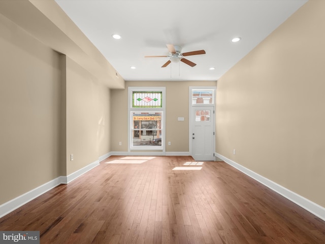 entryway featuring recessed lighting, a ceiling fan, baseboards, and hardwood / wood-style flooring