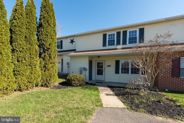 traditional home with a front lawn