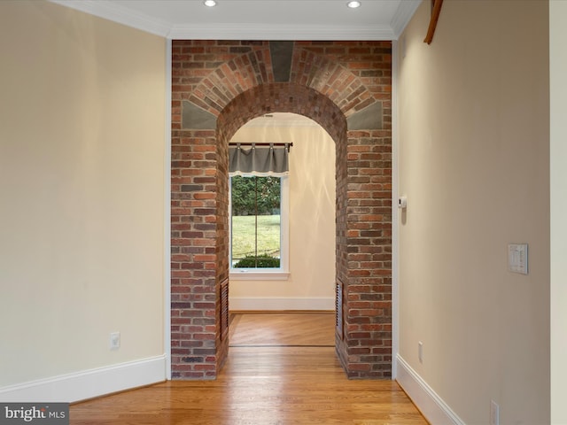 empty room with crown molding, light wood-style flooring, recessed lighting, and baseboards