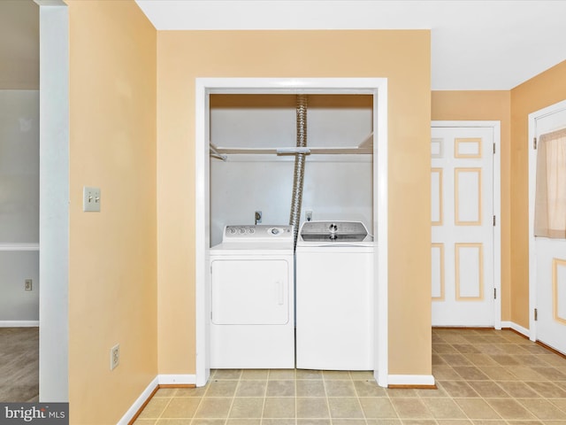 laundry area featuring baseboards and washer and clothes dryer