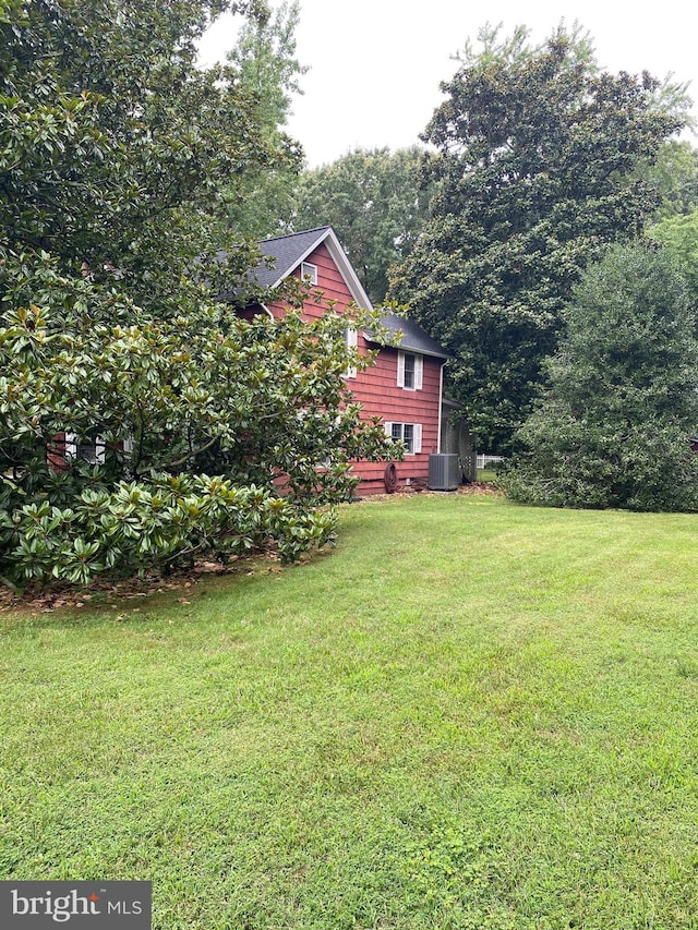 view of yard featuring central air condition unit