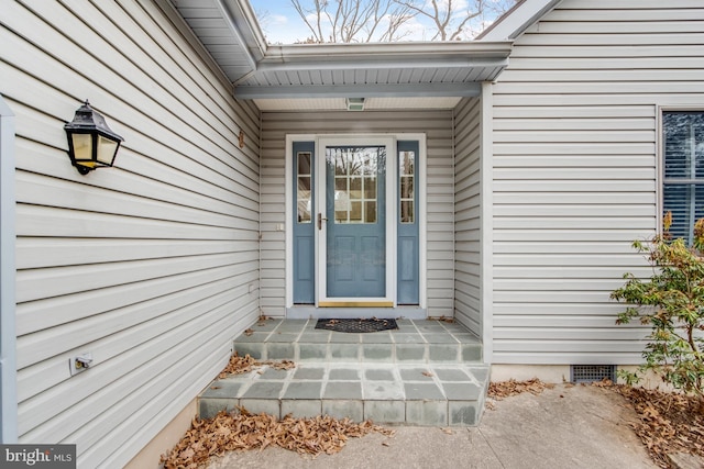 entrance to property with crawl space