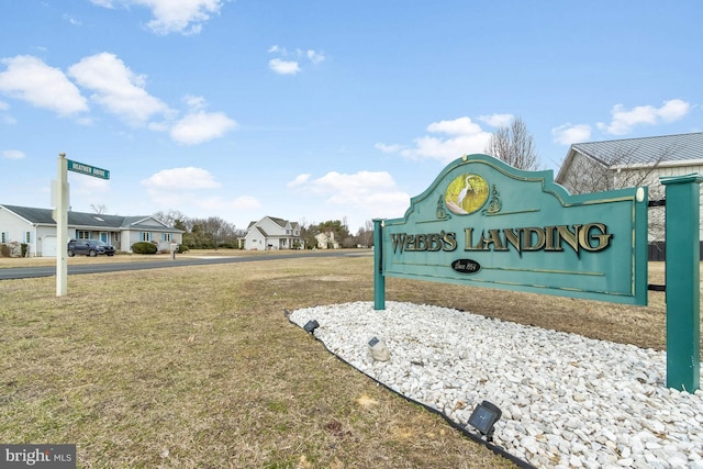 community sign with a yard