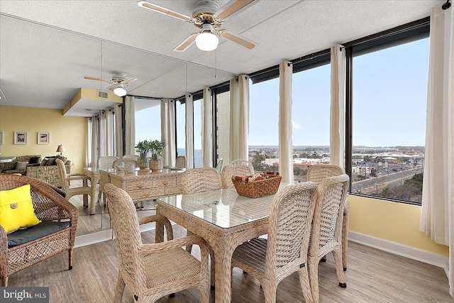 sunroom with visible vents and a ceiling fan