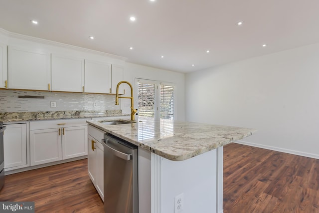 kitchen with dark wood-type flooring, an island with sink, decorative backsplash, stainless steel dishwasher, and a sink