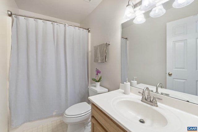 full bathroom with a shower with shower curtain, toilet, and vanity