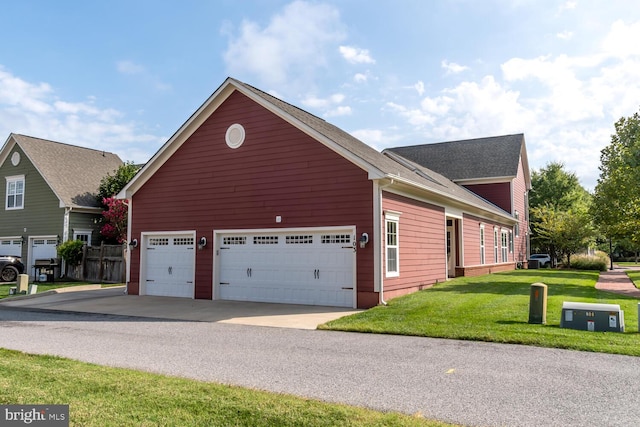 view of front facade featuring a front lawn, a garage, driveway, and roof with shingles