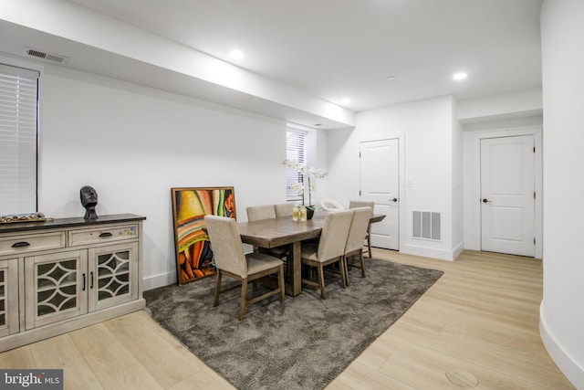 dining space featuring recessed lighting, visible vents, baseboards, and wood finished floors