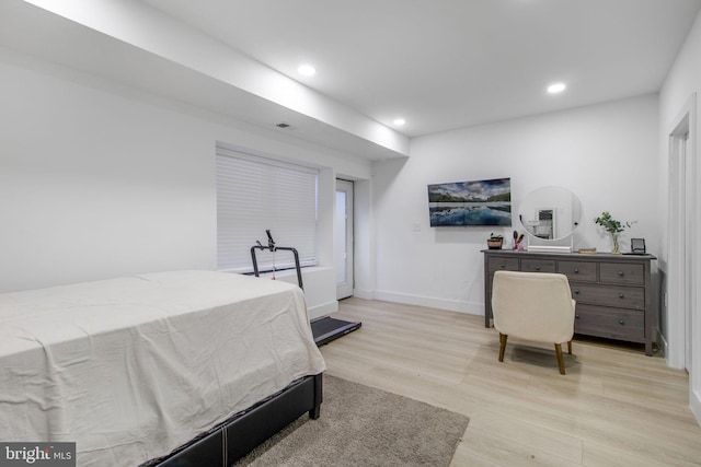 bedroom with recessed lighting, baseboards, and light wood finished floors