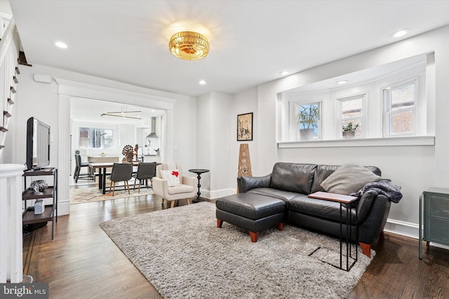 living area featuring recessed lighting, baseboards, a healthy amount of sunlight, and wood finished floors