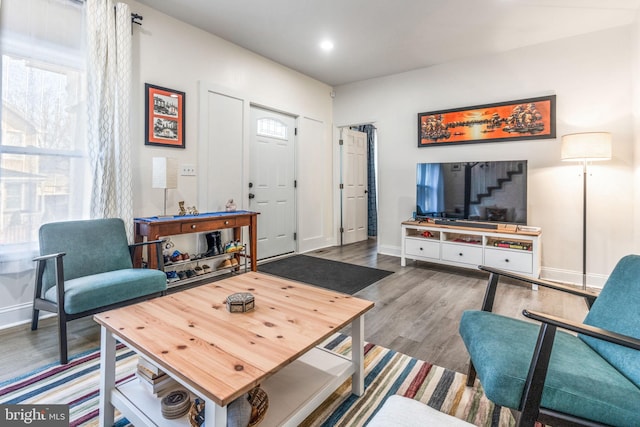 living area featuring recessed lighting, baseboards, and wood finished floors