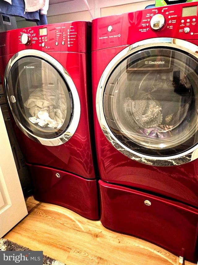 laundry room with washer / clothes dryer and wood finished floors