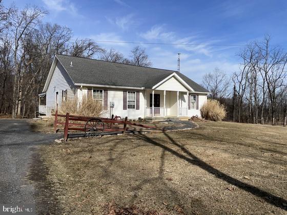 view of front of property featuring covered porch