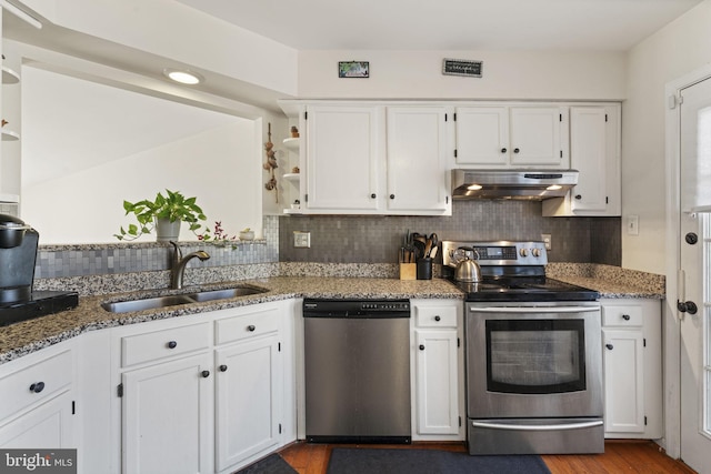 kitchen featuring visible vents, a sink, open shelves, stainless steel appliances, and extractor fan