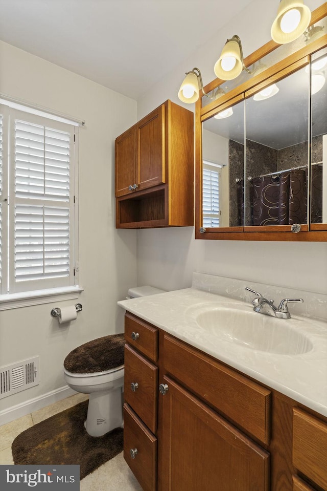 bathroom with visible vents, curtained shower, toilet, and vanity