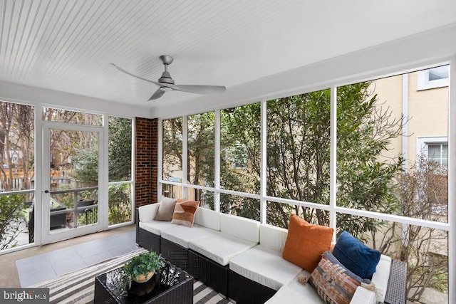 sunroom / solarium featuring a ceiling fan