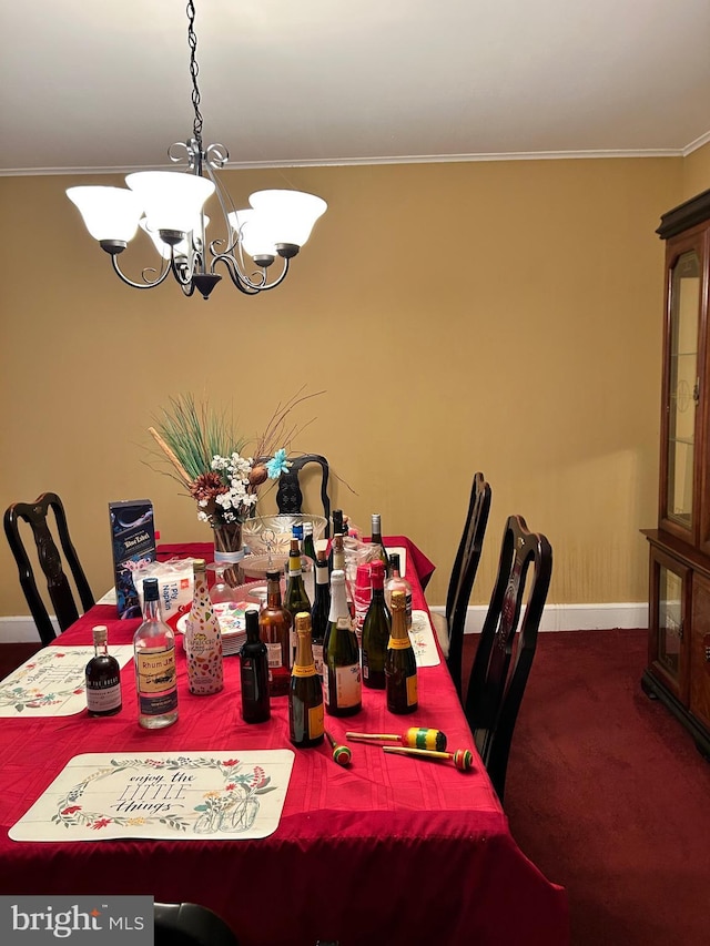 dining space with crown molding, a notable chandelier, and baseboards