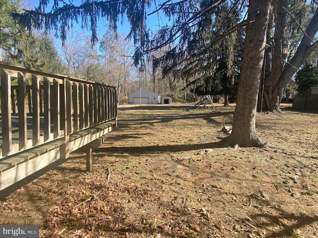 view of yard with a detached garage