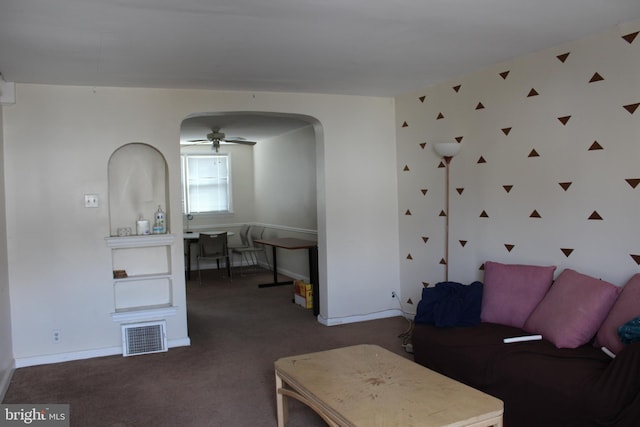 living room with baseboards, visible vents, arched walkways, and carpet floors