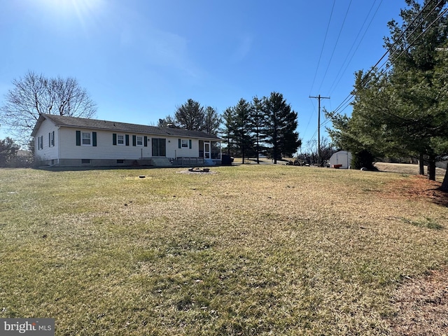 view of front facade with a front lawn and an outdoor fire pit