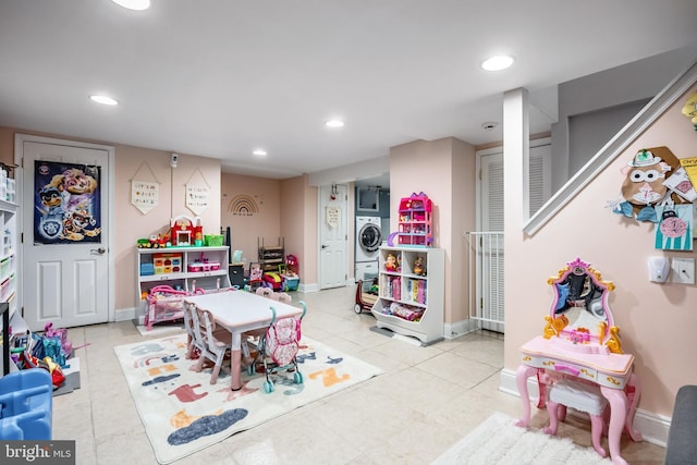 recreation room featuring recessed lighting, baseboards, and washer / dryer