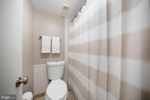 11305 Commonwealth Dr Unit 302, Rockville, MD 20852 - bathroom with toilet, tile walls, and curtained shower