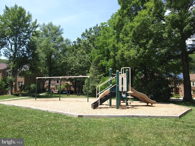 11305 Commonwealth Dr Unit 302, Rockville, MD 20852 - community playground with a lawn