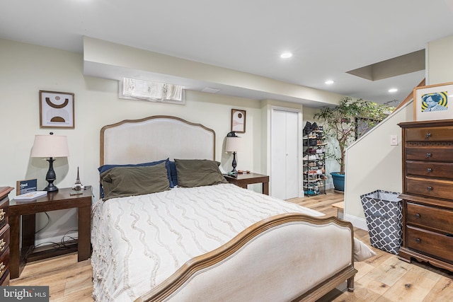 bedroom featuring recessed lighting, light wood-type flooring, and a closet