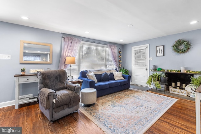 living room featuring recessed lighting, wood finished floors, and baseboards