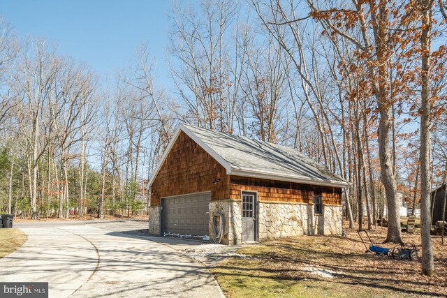 view of outdoor structure with an outdoor structure