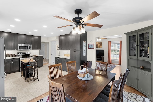 dining area with recessed lighting