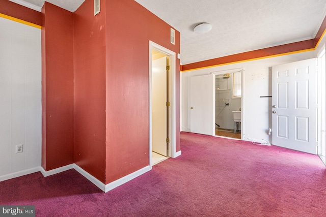 corridor featuring ornamental molding, carpet, visible vents, and baseboards