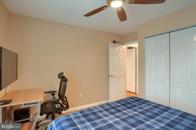 bedroom with visible vents, baseboards, a closet, and ceiling fan