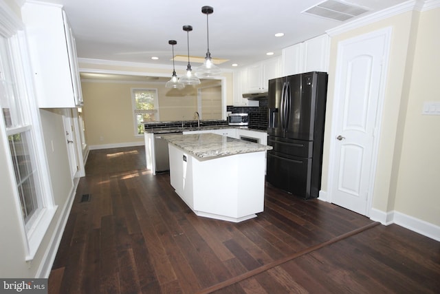 kitchen featuring visible vents, a peninsula, dark wood-type flooring, and fridge with ice dispenser