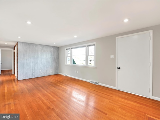 unfurnished living room featuring recessed lighting, visible vents, light wood-style flooring, and baseboards