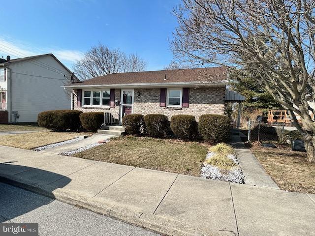 view of front of property featuring brick siding