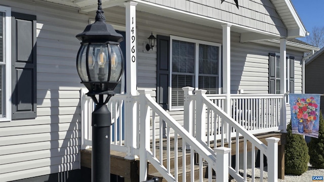 property entrance featuring a porch