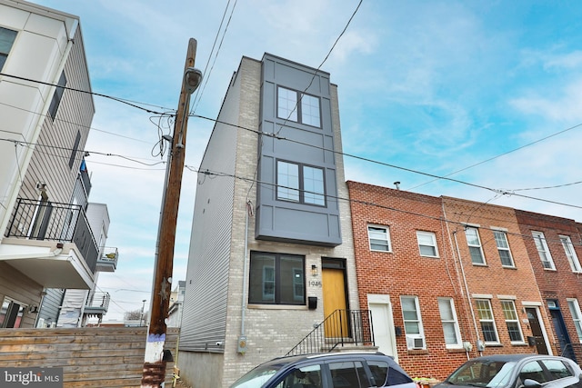 view of front facade with brick siding