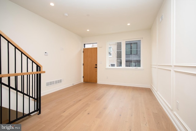 entryway with light wood-style flooring, recessed lighting, and visible vents