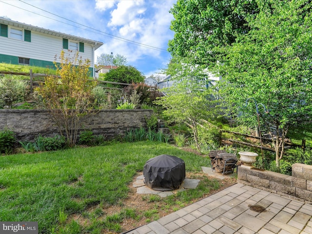 731 Fayette St, Cumberland, MD 21502 - view of yard featuring a patio area and fence