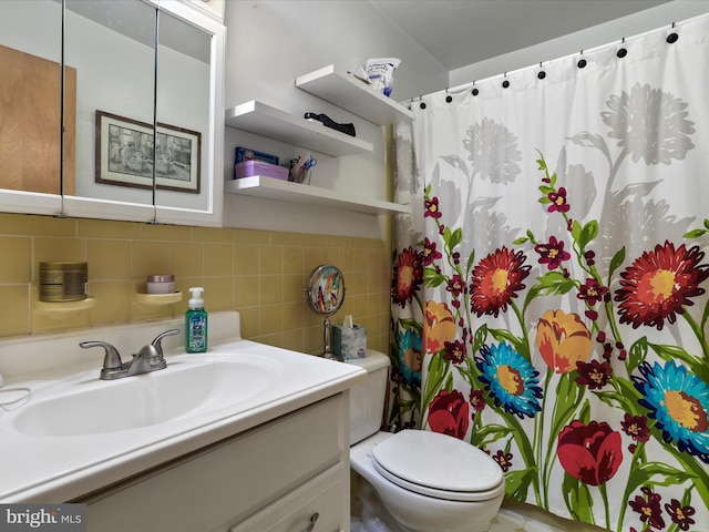 731 Fayette St, Cumberland, MD 21502 - full bathroom featuring toilet, tile walls, a shower with curtain, vanity, and backsplash
